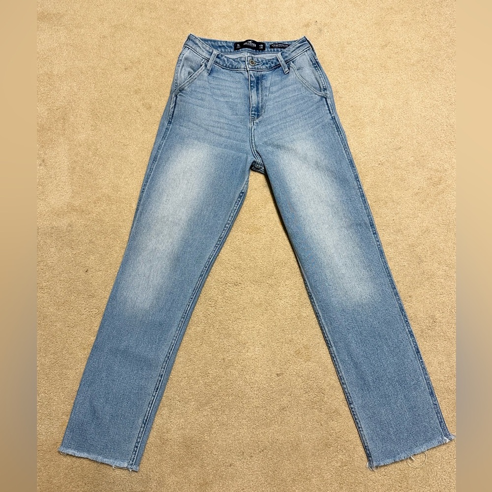 Hollister Ultra High-Rise Mom Jeans